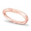 En organisk ring i 14 karat Rosé gull, ca 2 mm ringskinne. Ringen fås i størrelse 48 - 72.