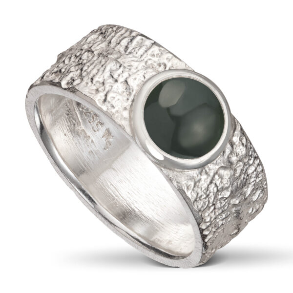 Frosted silver ring, w/8 mm deep green Tourmaline.